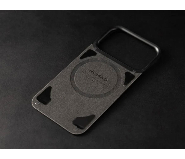Nomad Magnetic Leather Back iPhone 18 Pro / 17 Pro MagSafe (black) - 1586593 - zdjęcie 6